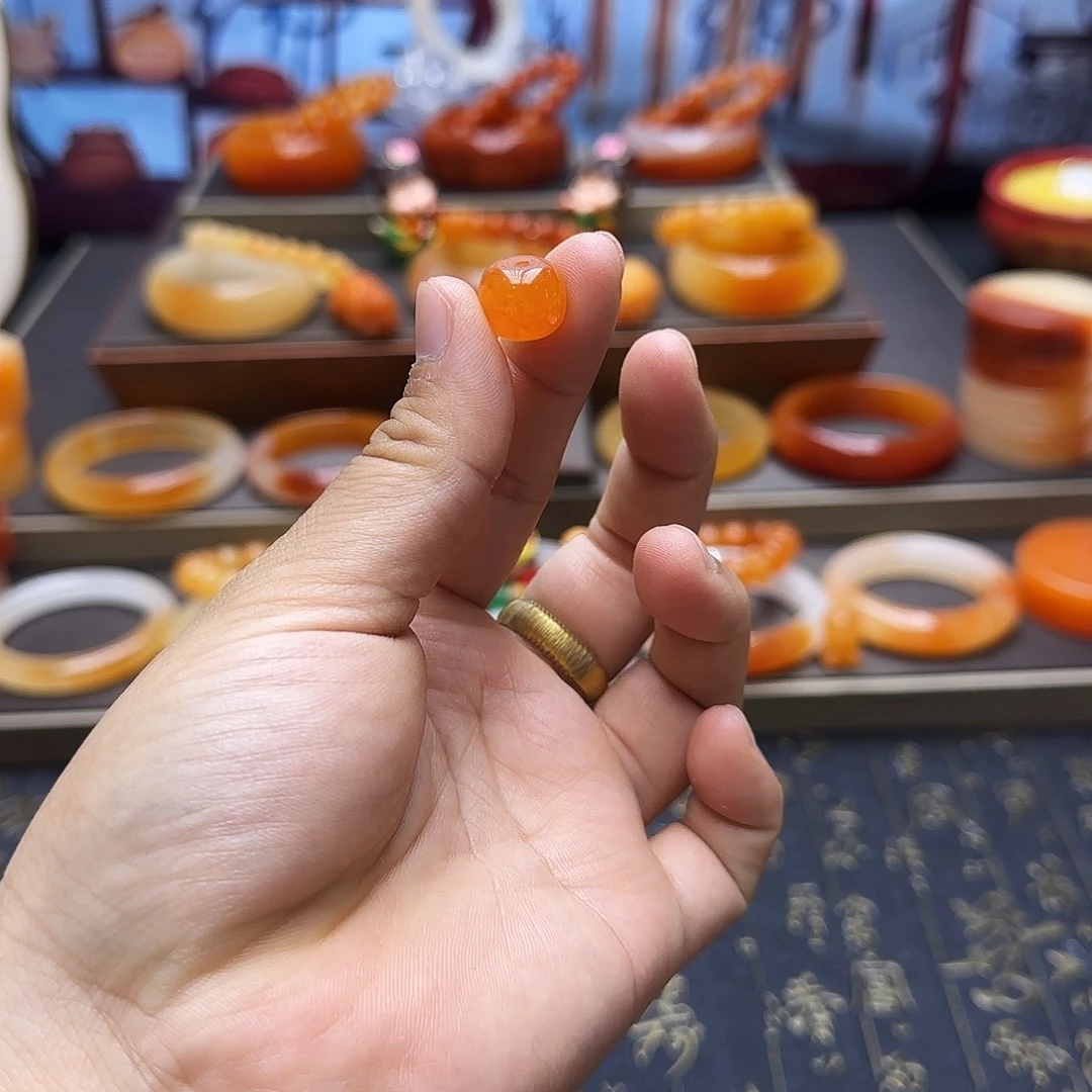 炽***野石英质玉（黄龙玉）未镶嵌珠宝半成品