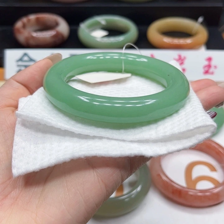 未镶嵌手镯石英质玉慕*