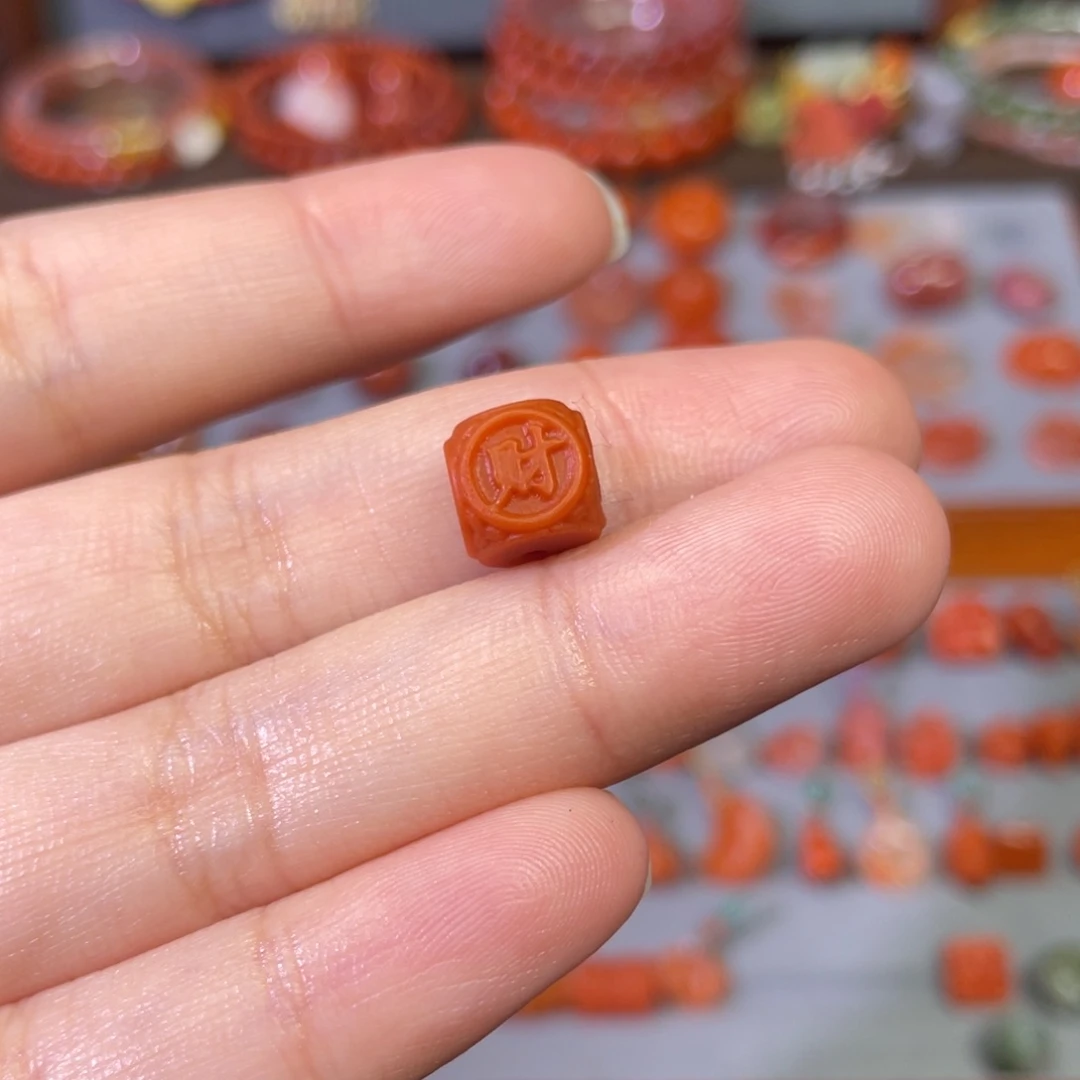 南红玛瑙未镶嵌招财进宝六方珠卡8.5