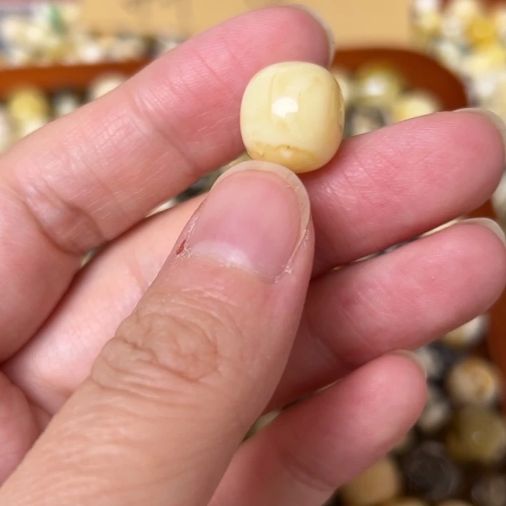 蜜蜡未镶嵌裸石12.9mm一个