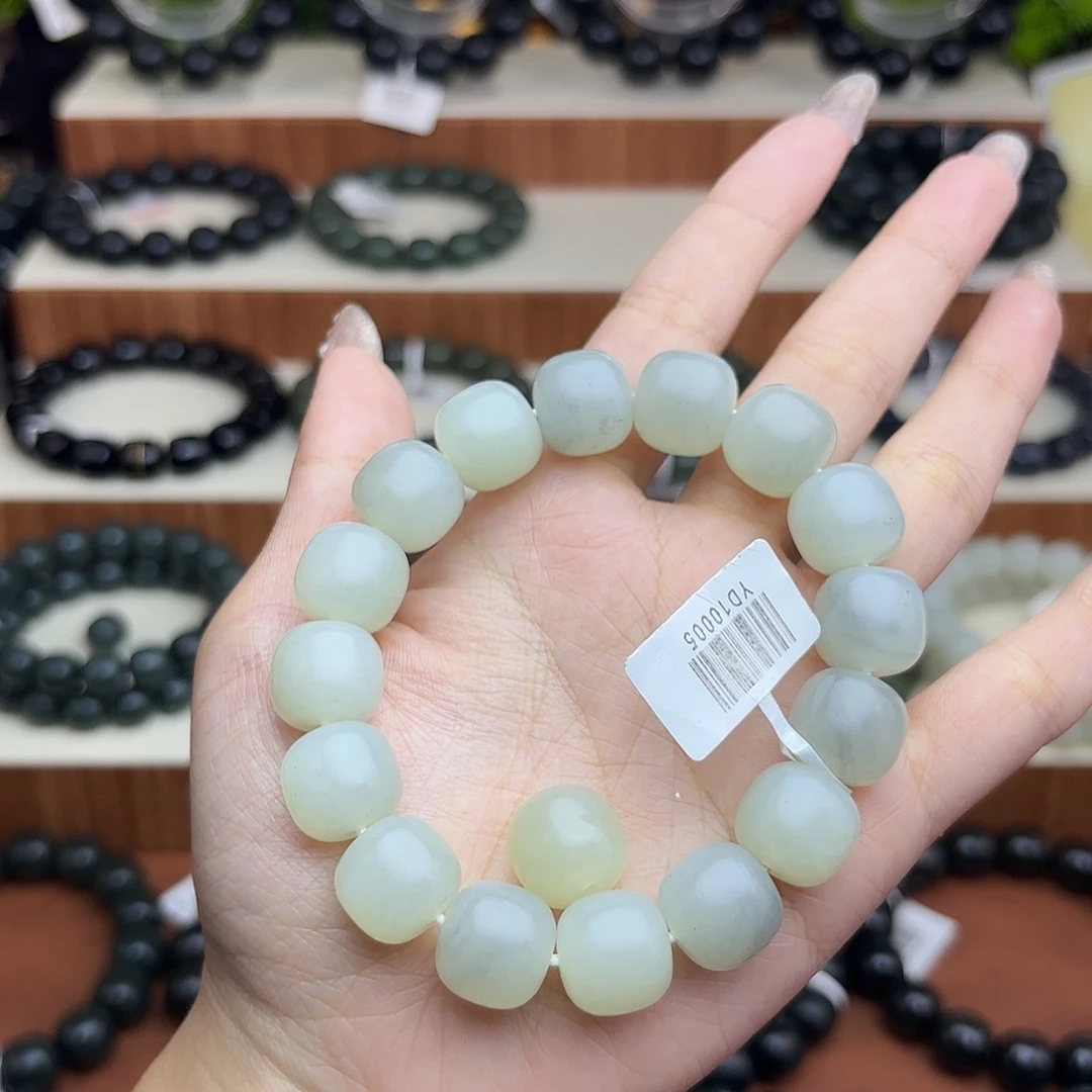 游***客和田玉未镶嵌手串