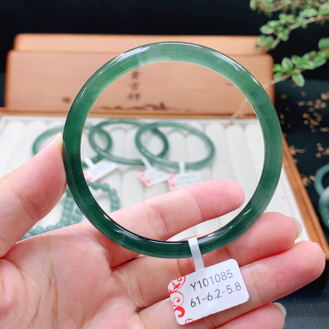 翡翠手镯（圆镯）未镶嵌