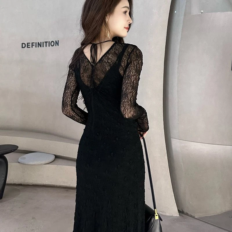 2024新款春秋法式气质名媛镂空蕾丝网纱吊带连衣裙性感两件套冬季