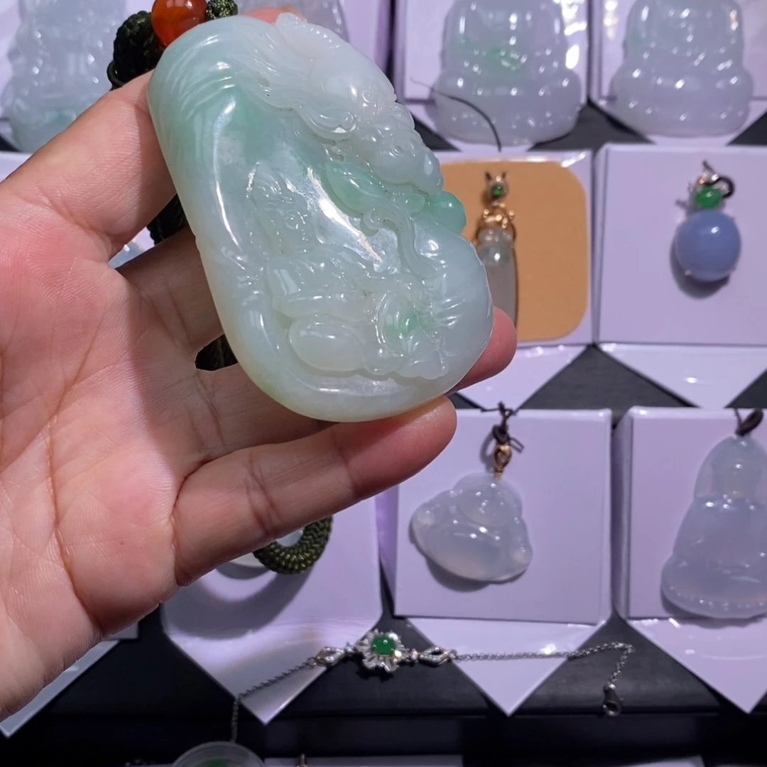 翡翠未镶嵌颈饰老板的必配观音