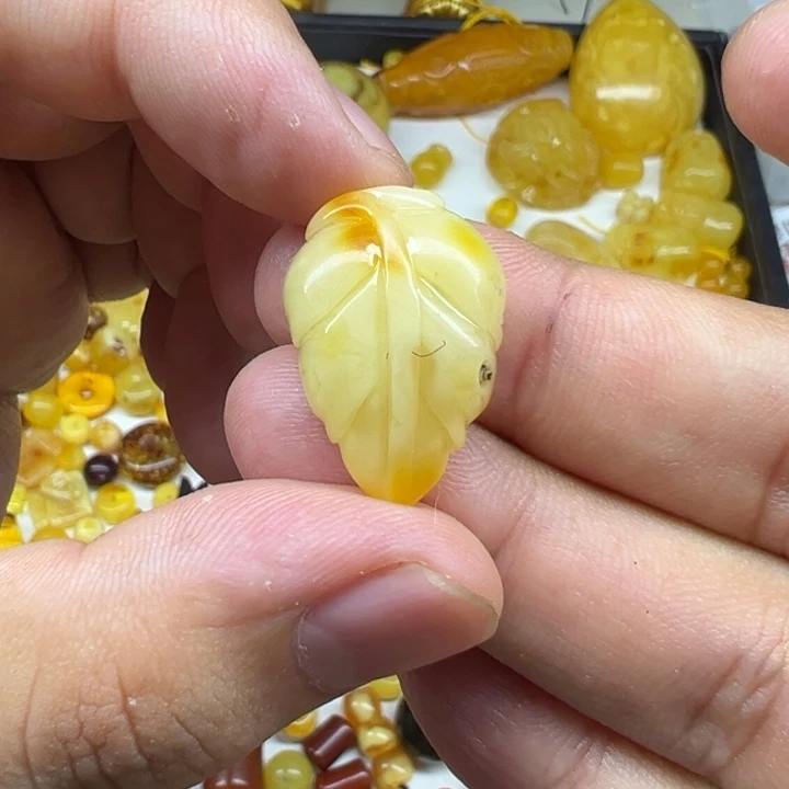 琥珀未镶嵌珠宝奇石
