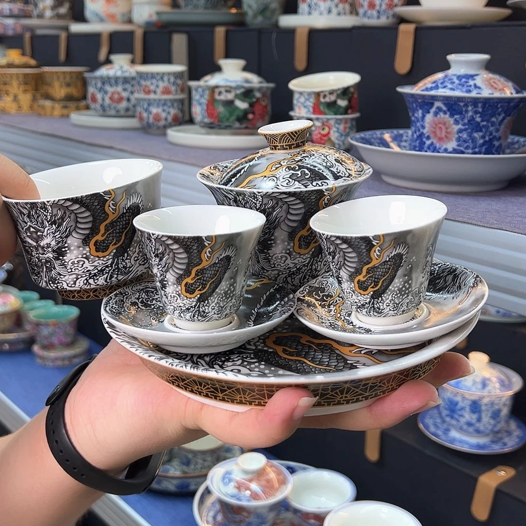 盖碗里的水煮开后放入锅