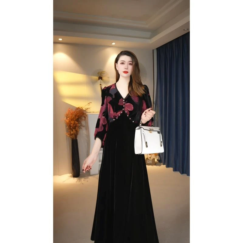 V领丝绒长袖连衣裙2025年早春女气质时尚显瘦优雅修身 1007