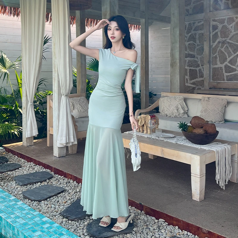 2025夏季新款法式高级感斜肩网纱连衣裙女气质显瘦拼接露肩长裙潮