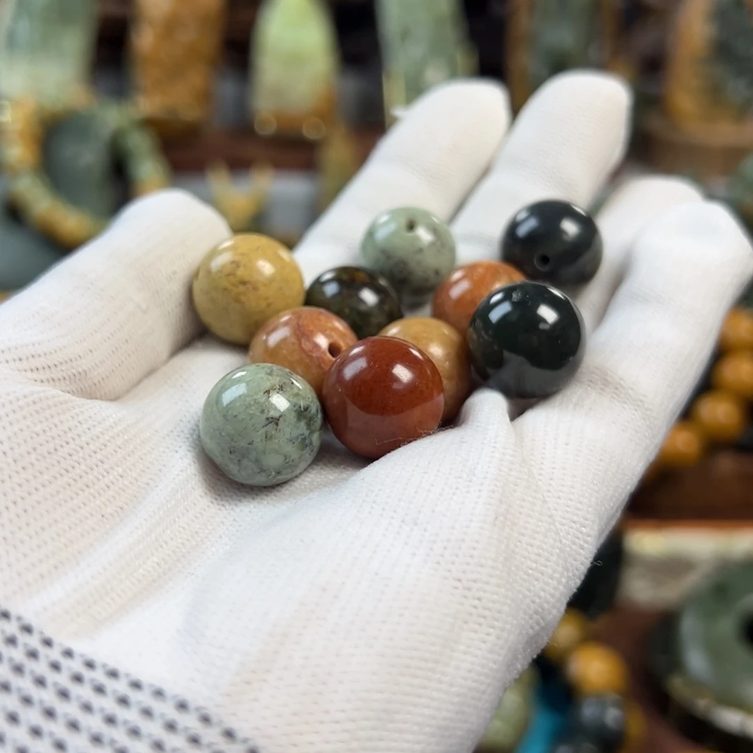 西***水岫岩河磨玉（透闪石质玉）未镶嵌把件