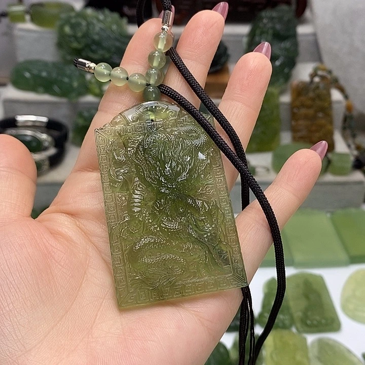 蛇纹石玉未镶嵌挂件