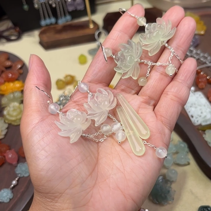 绯***色蛇纹石玉未镶嵌耳饰