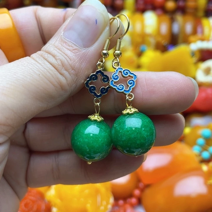 树脂制品哈*?87号绿色耳坠