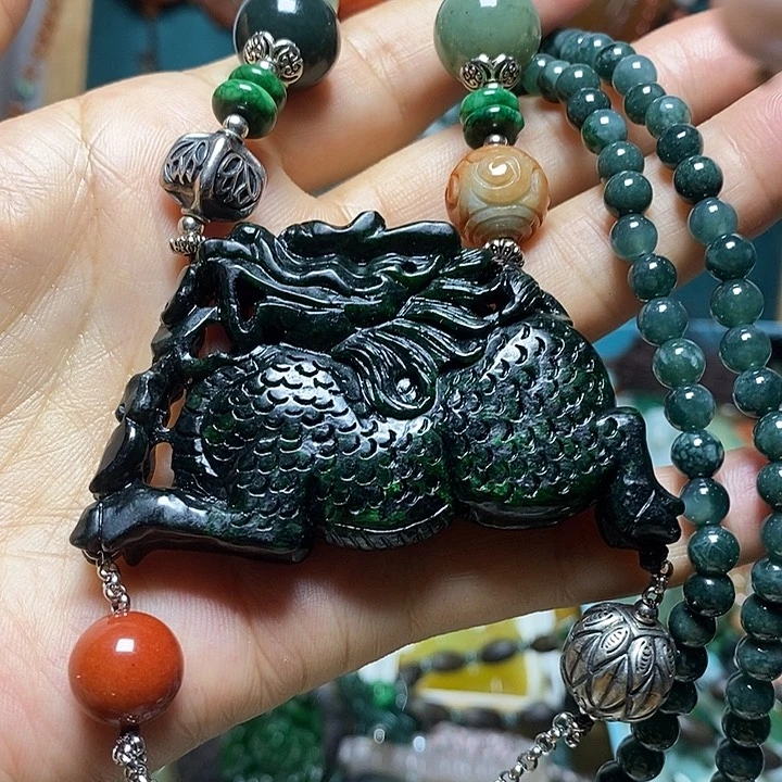 翡翠未镶嵌吊坠(赠链)