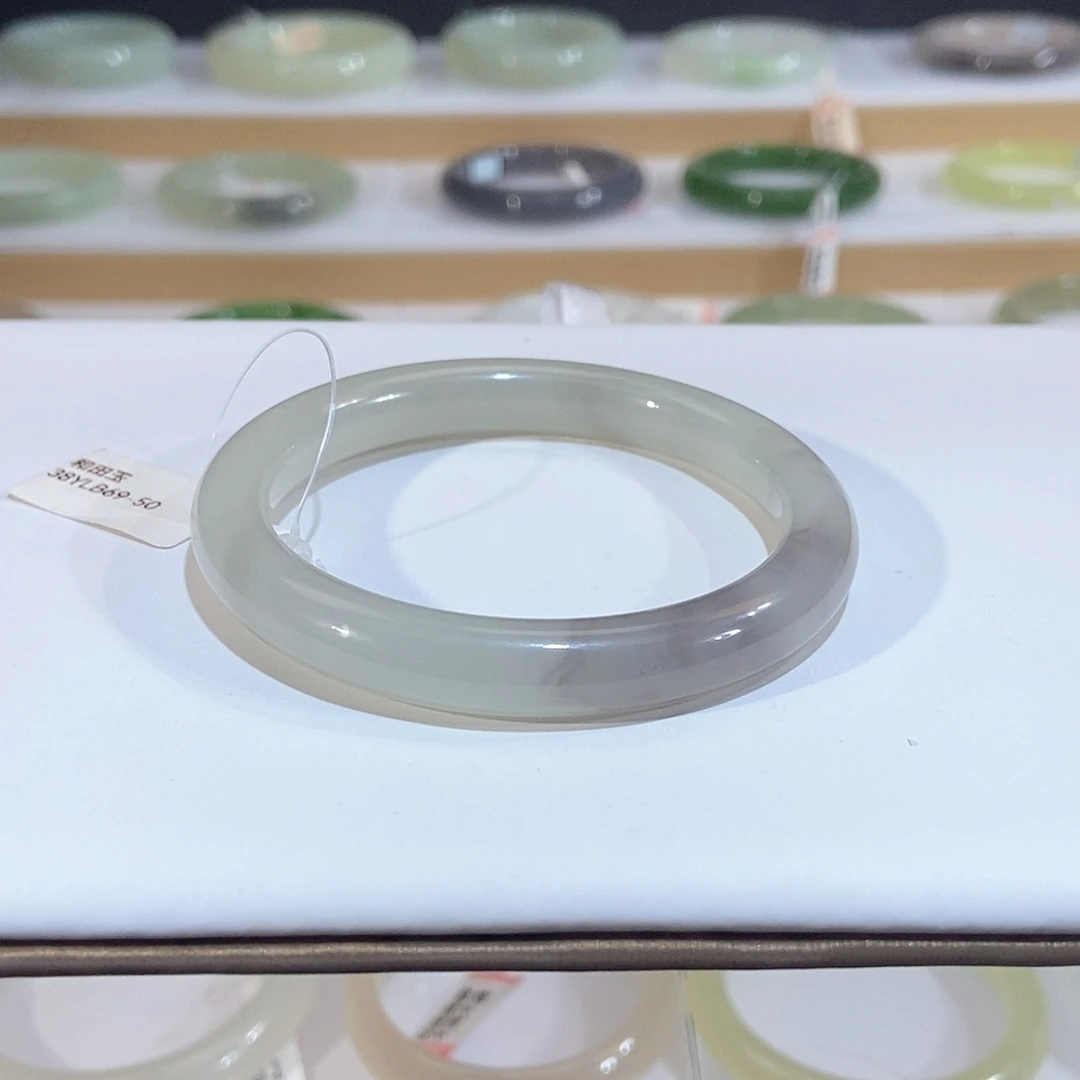 未镶嵌手镯和田玉妮