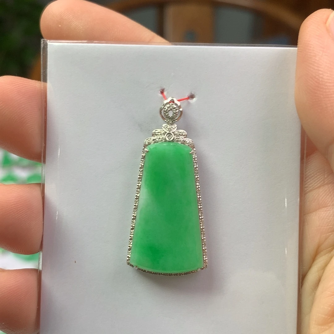 翡翠18K金镶嵌颈饰翡翠首饰