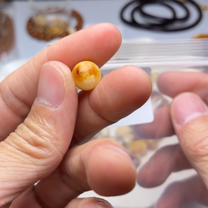 琥珀未镶嵌裸石琥珀