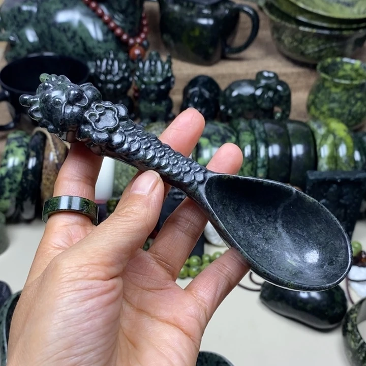 梦***凌蛇纹石玉未镶嵌项链微瑕勺子