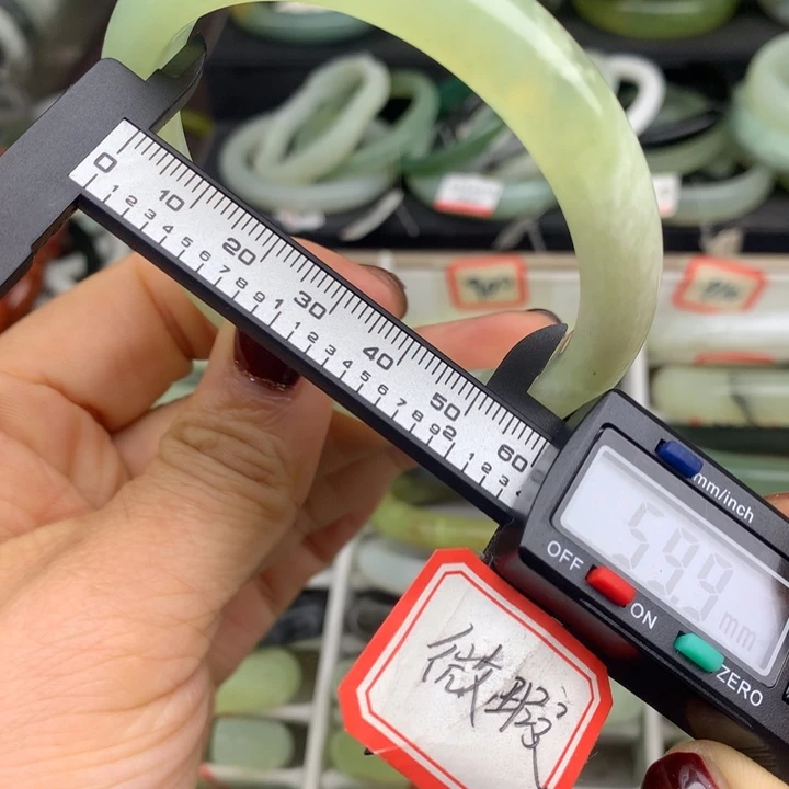 蛇纹石玉未镶嵌手镯886