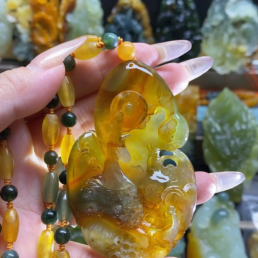 蛇纹石玉未镶嵌颈饰
