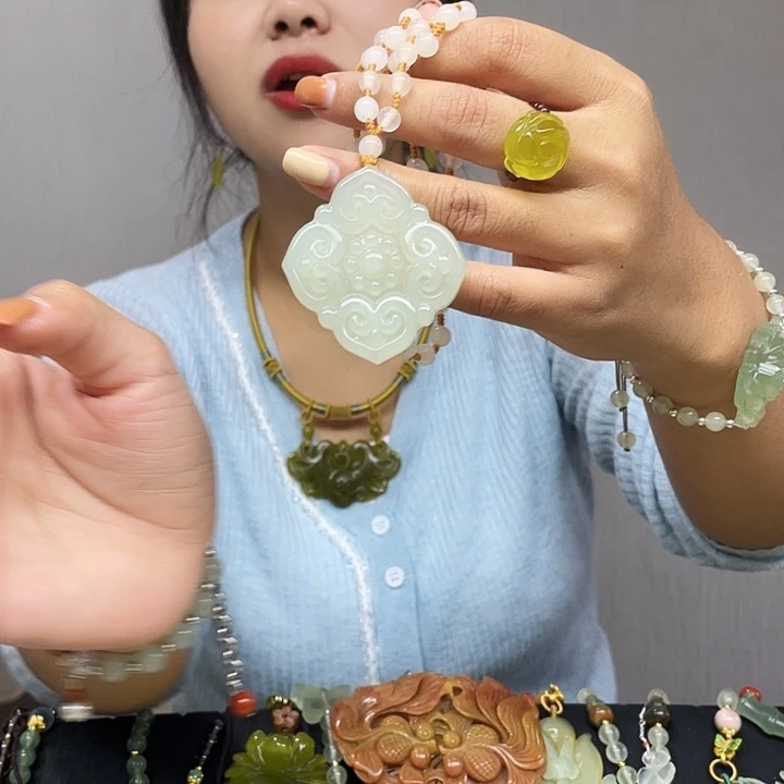 蛇纹石玉未镶嵌颈饰