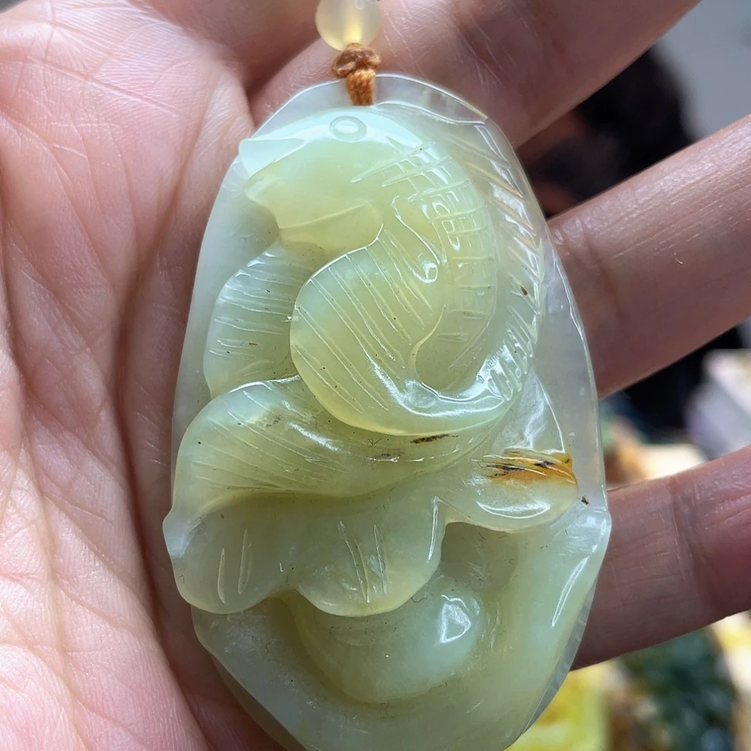 蛇纹石玉颈饰未镶嵌