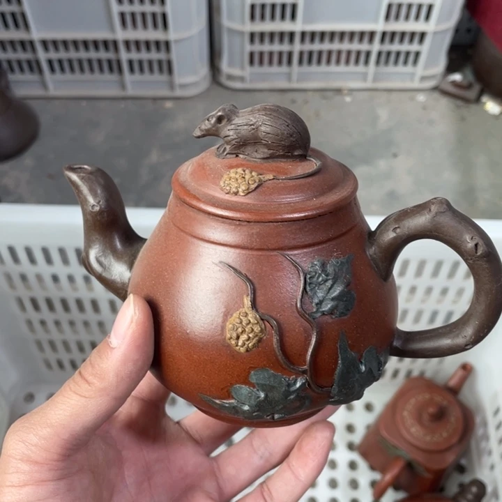 老厂紫砂壶一件。