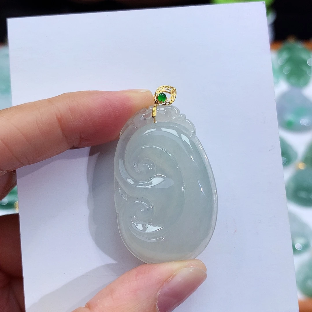 翡翠18K金镶嵌颈饰翡翠吊坠