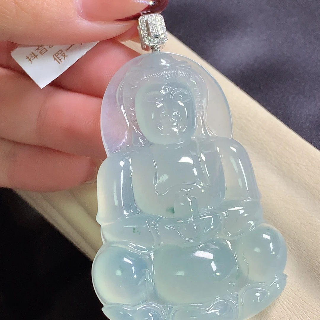 翡翠18K金镶嵌颈饰观音