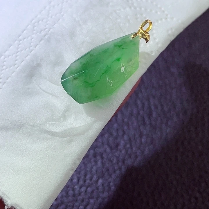 翡翠18K金镶嵌颈饰翡翠