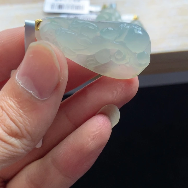 翡翠未镶嵌颈饰吊坠