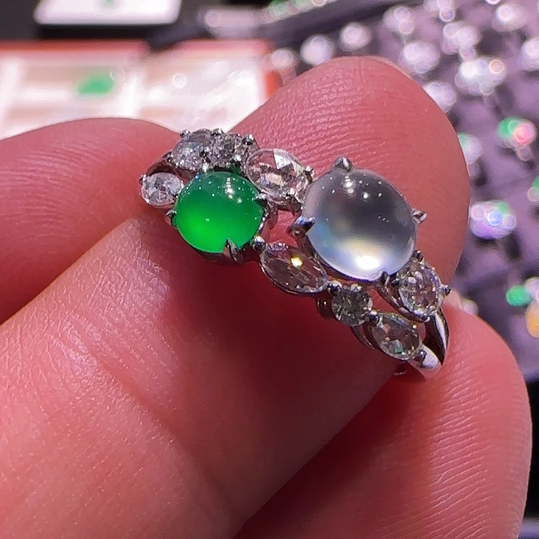 翡翠18K金镶嵌戒指