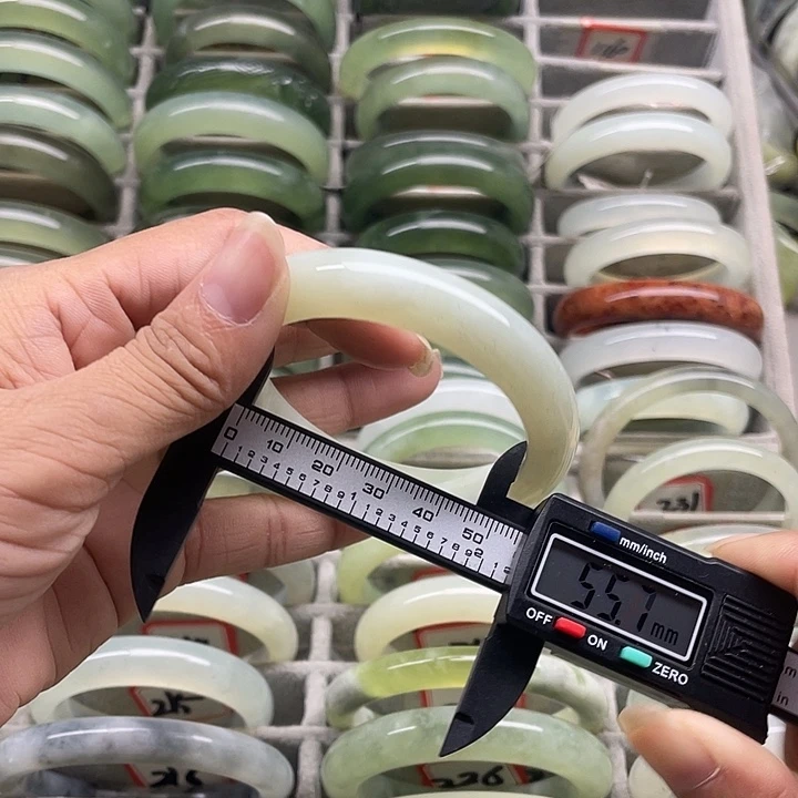 蛇纹石玉未镶嵌手镯234