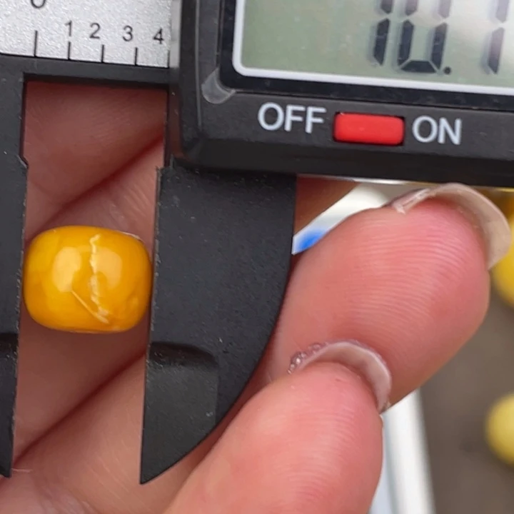 蜜蜡未镶嵌裸石微瑕317