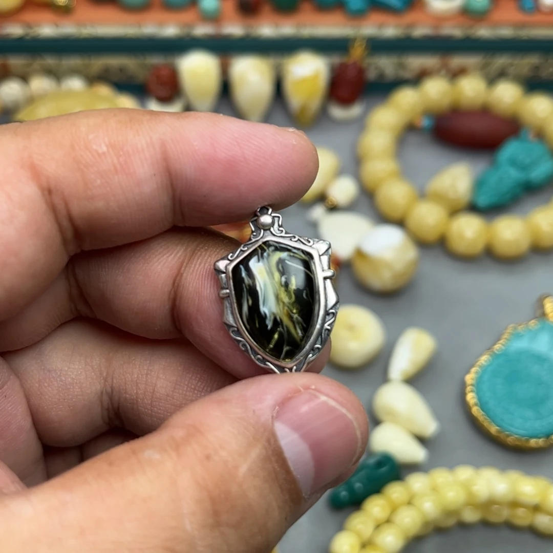 未镶嵌琥珀珠宝奇石27