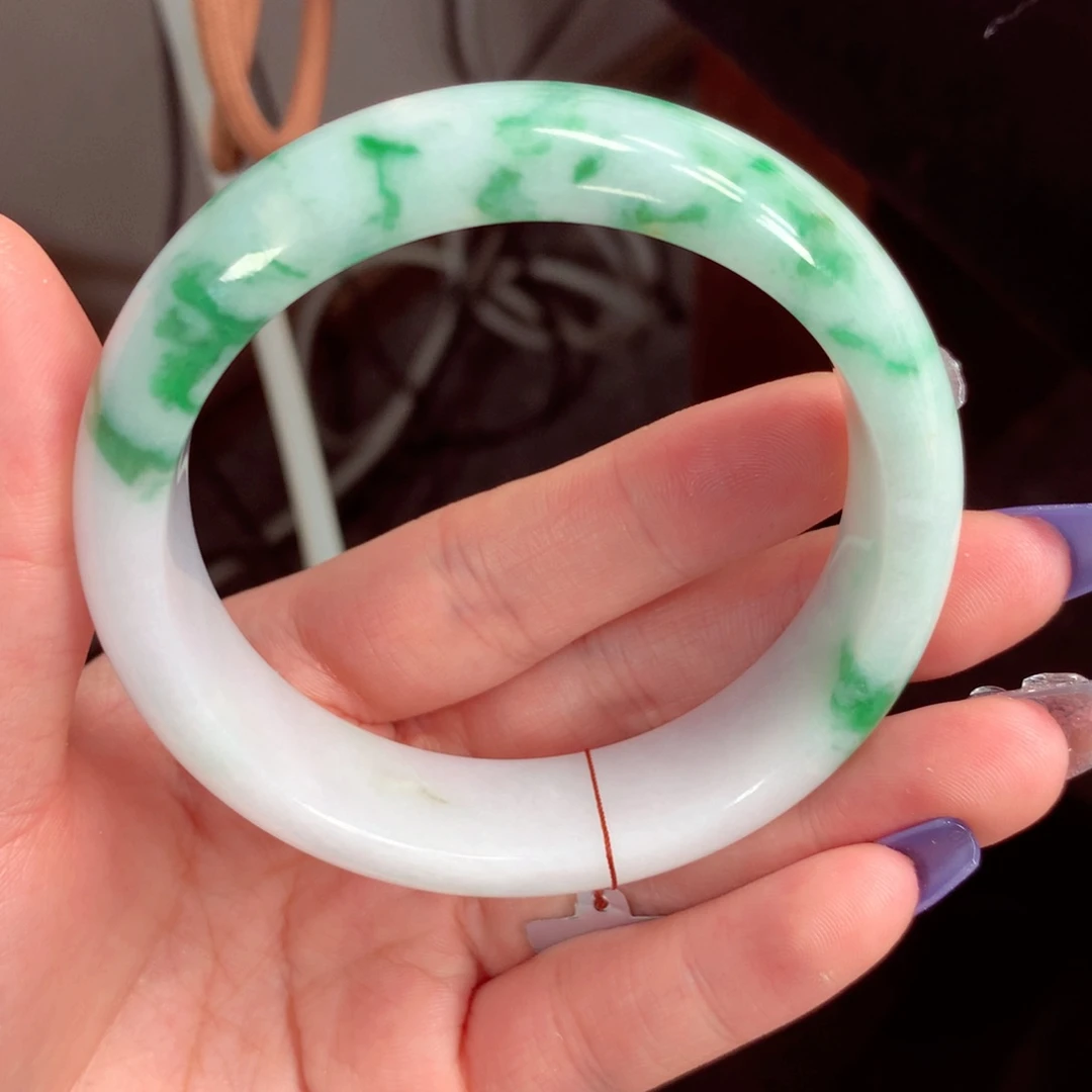 翡翠手镯未镶嵌春***草缅甸