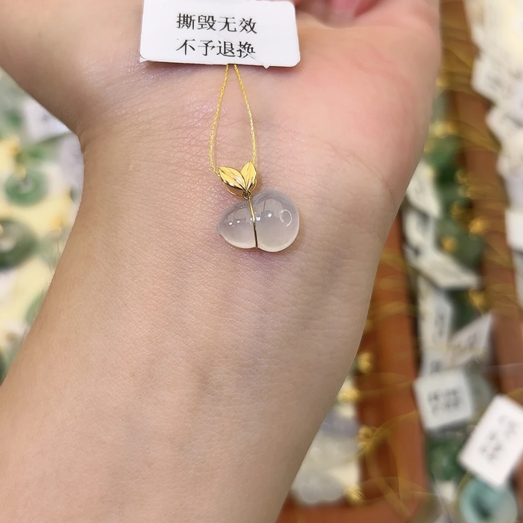 翡翠18K金镶嵌颈饰葫芦