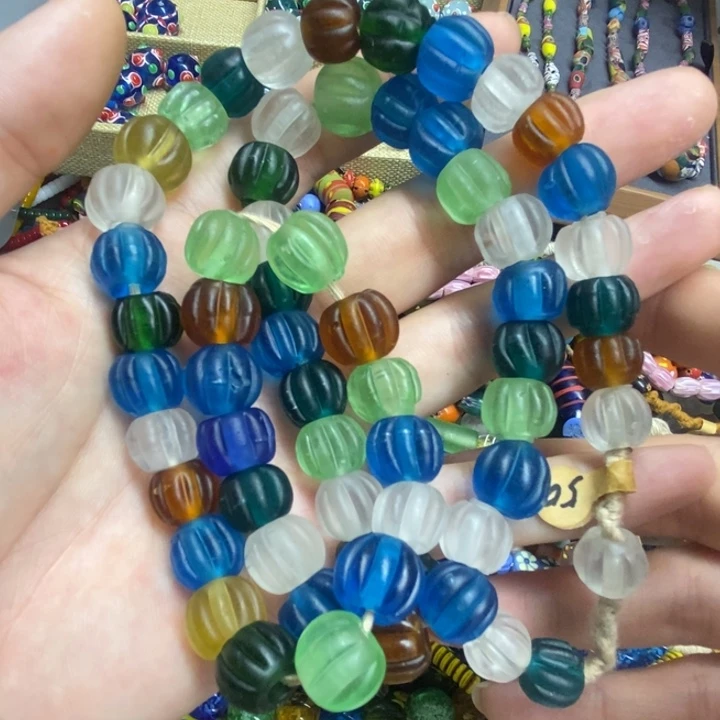 颈饰琉璃中号多彩瓜珠