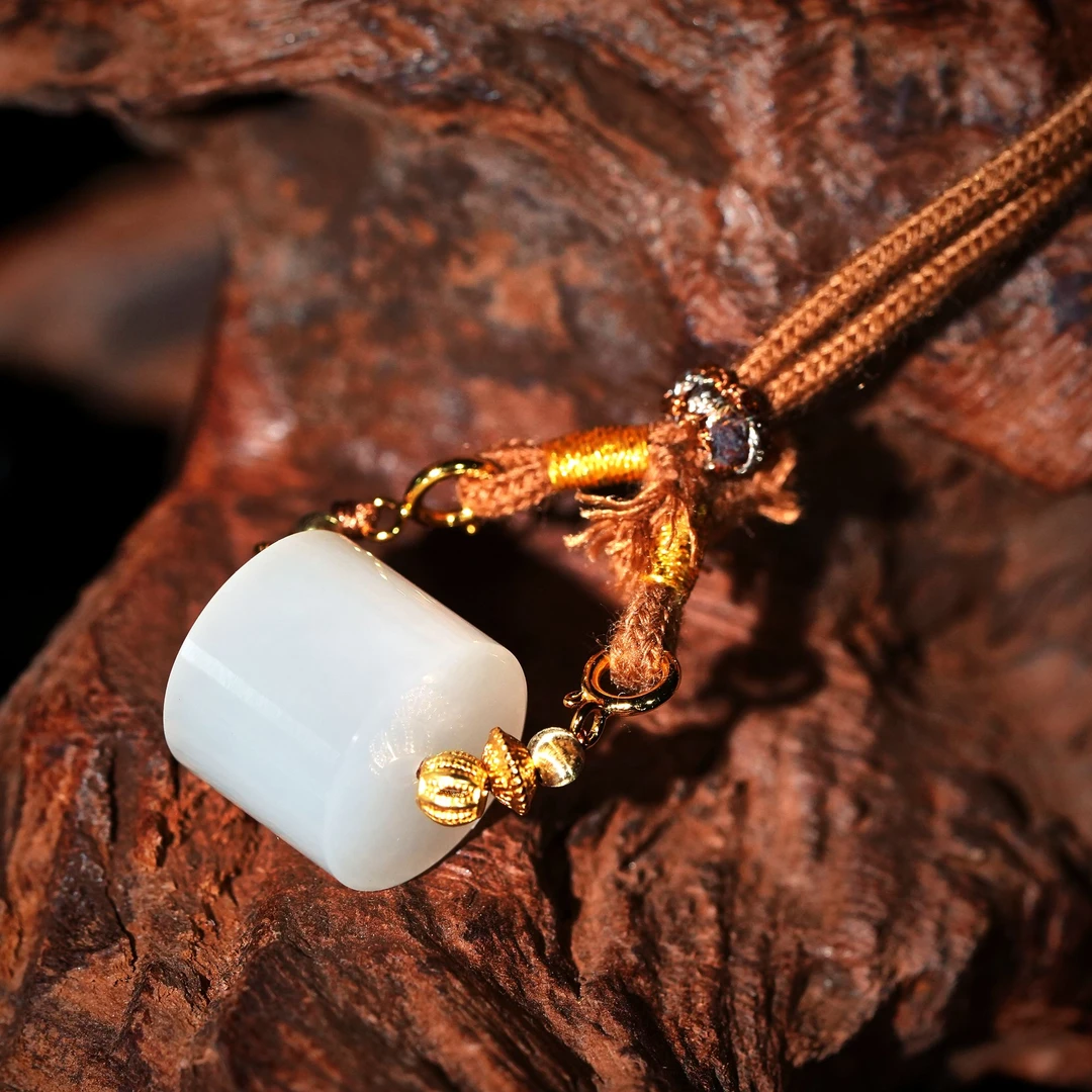 天然和田玉桶珠吊坠-SS25122602（多样性发货）