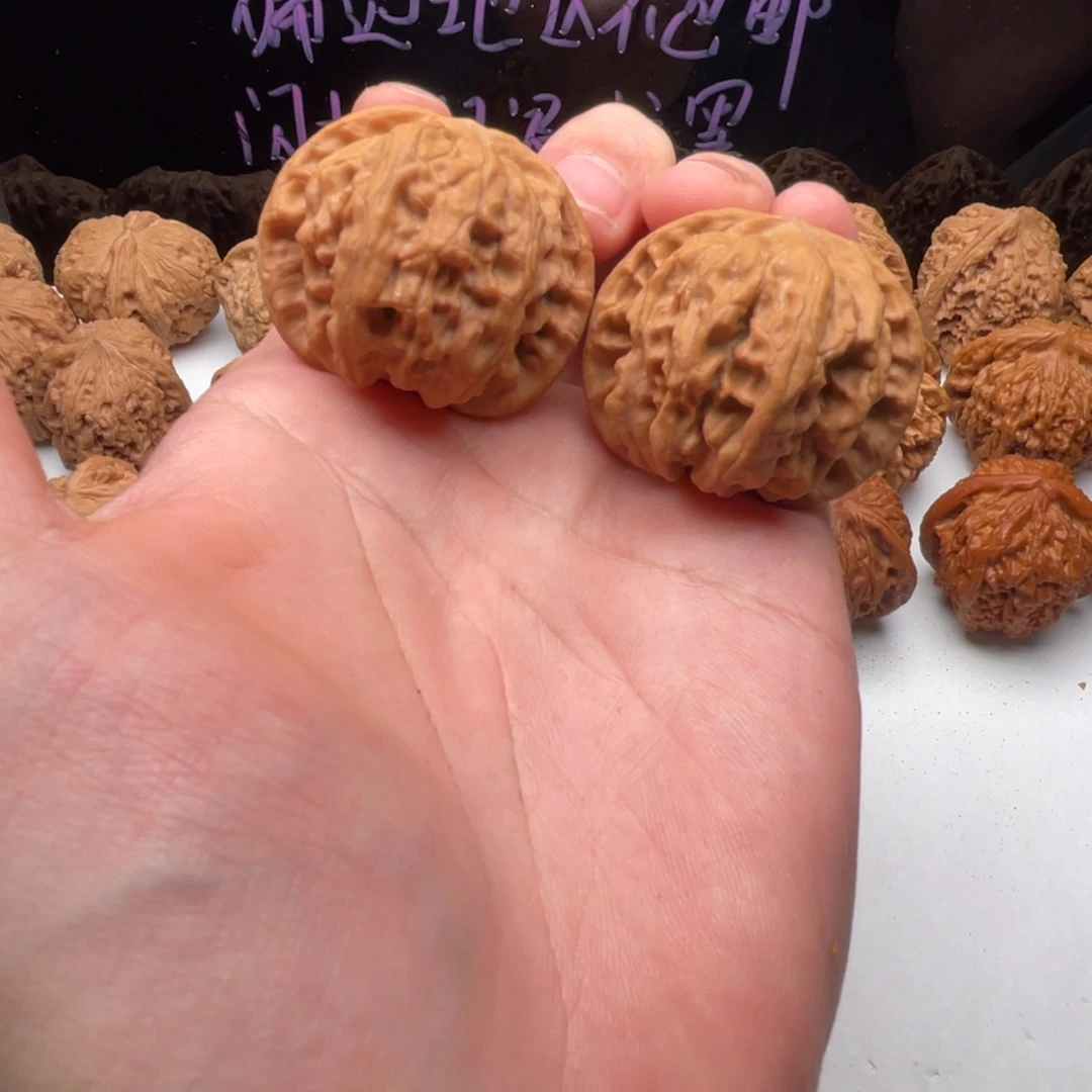 核桃把件40全品野狼