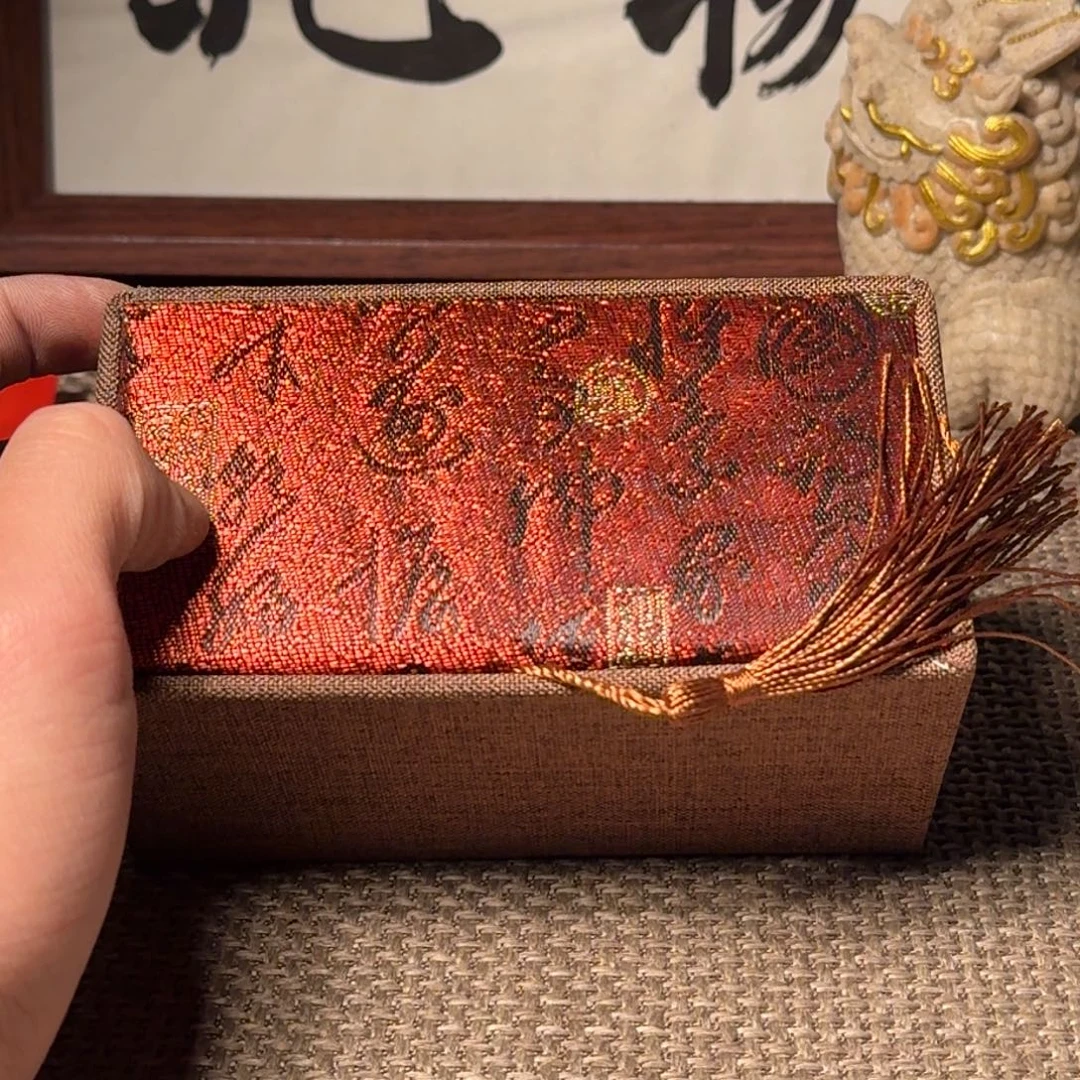 文玩核桃吊坠哈哈这几次看他在电视节目说我