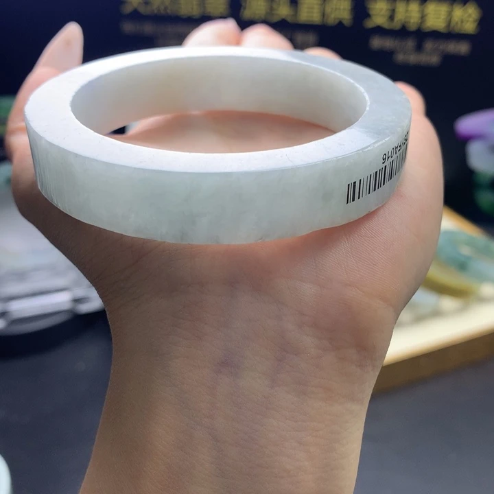 未镶嵌翡翠手镯定制翡翠