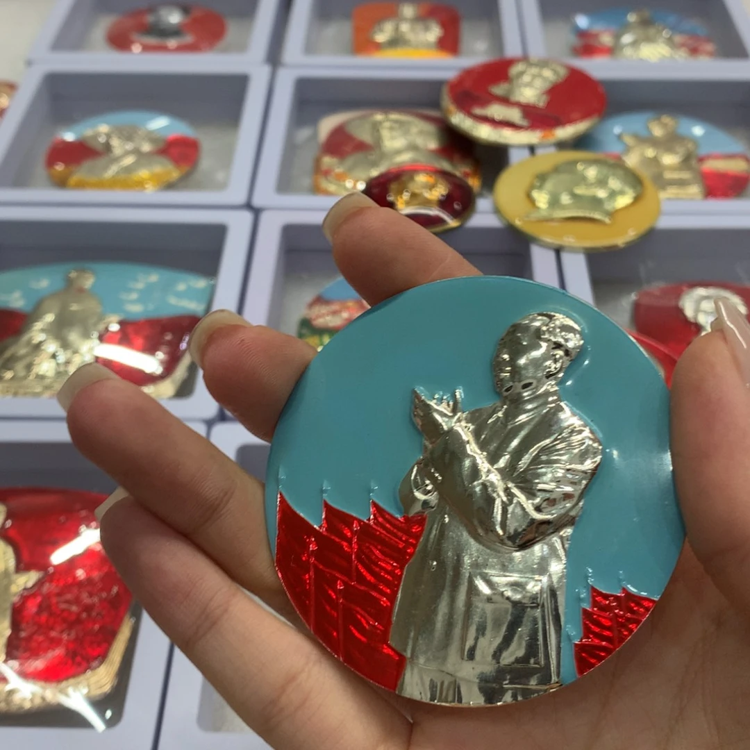 铝爷爷半身鼓掌 红旗飘 祝寿