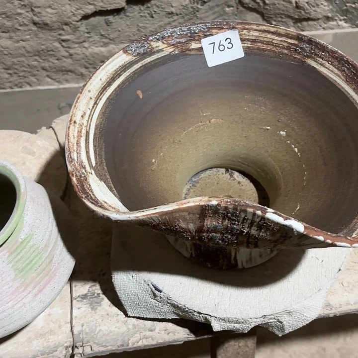 摆件陶高14，口29，到24，有孔，763