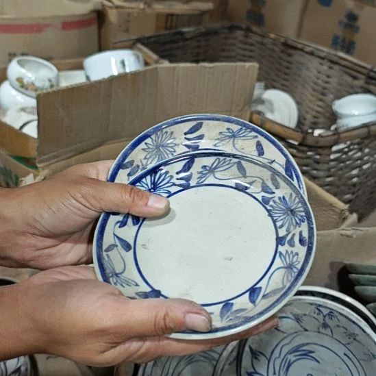 库存微瑕盘子两个