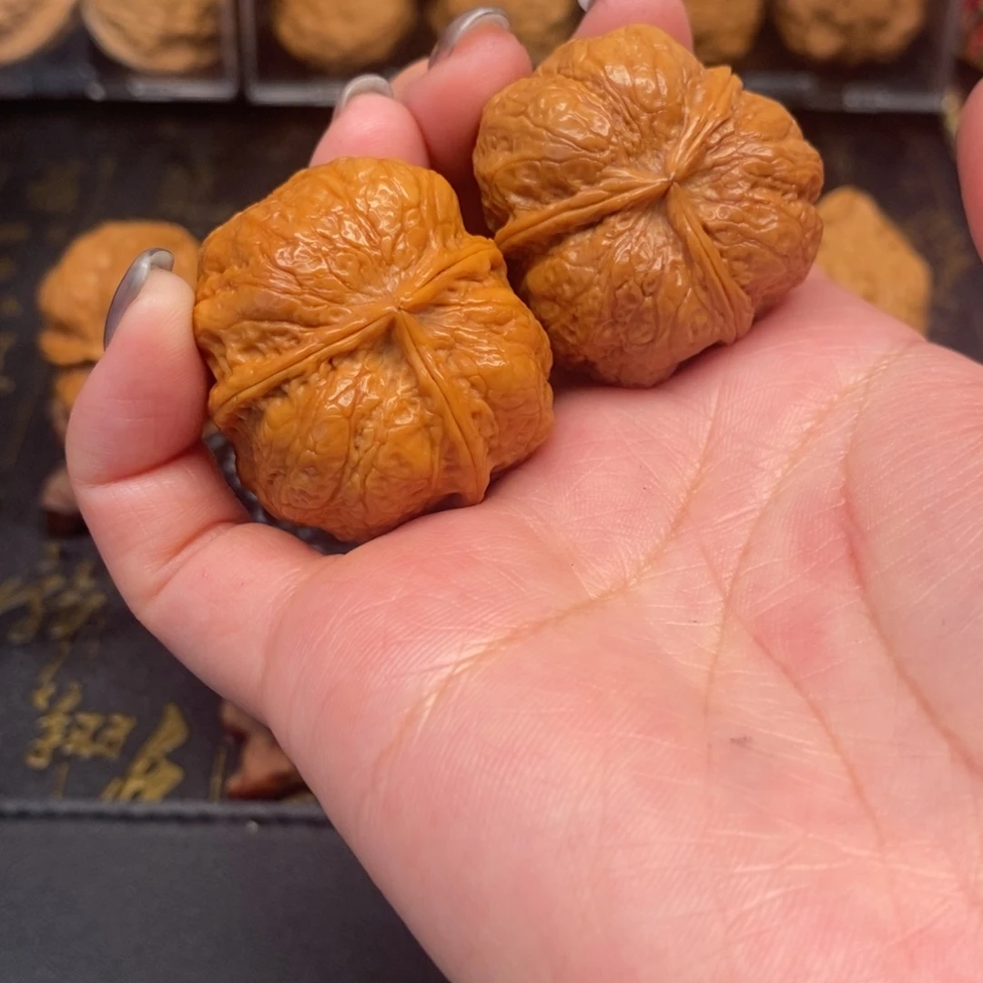 文玩核桃吊坠三棱