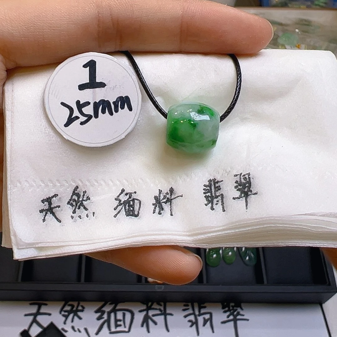 翡翠吊坠(不含链)未镶嵌翡翠