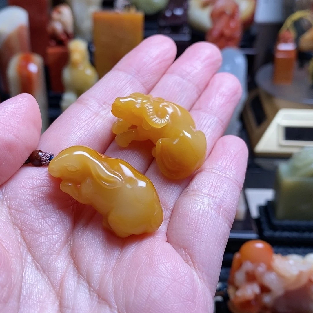 寿山石源*结晶芙蓉生肖牛 兔 黄希作