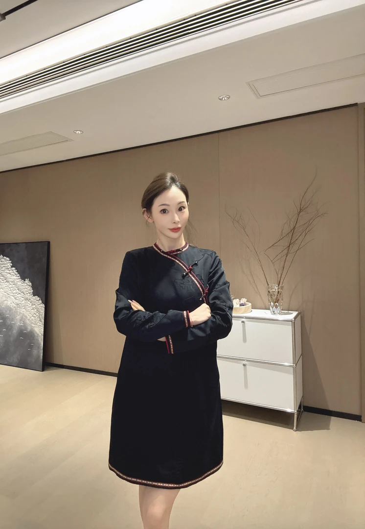 KK颜小新【墨】设计感小众时尚气质舒适休闲日常冬季连衣裙