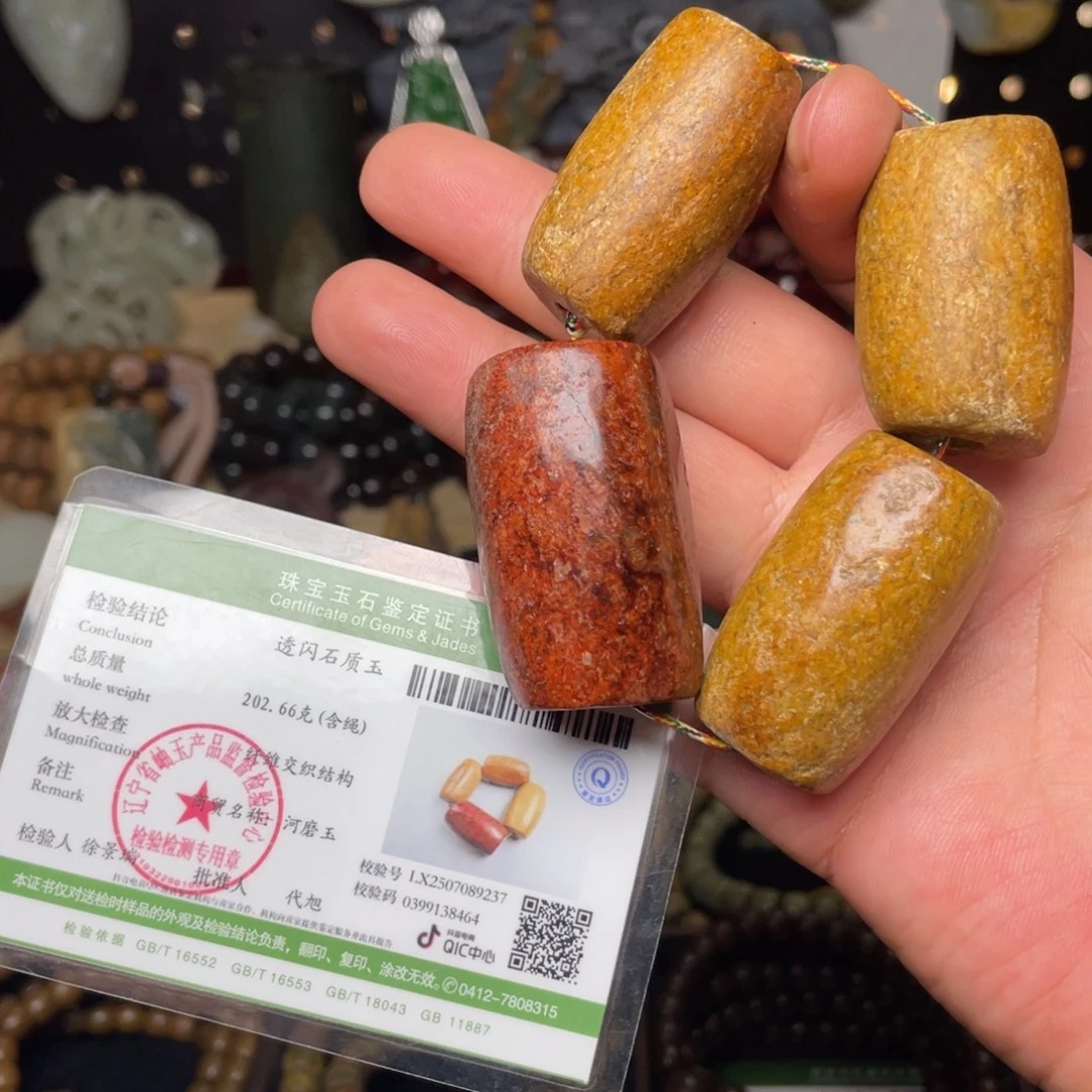颈饰未镶嵌岫岩河磨玉（透闪石质玉）
