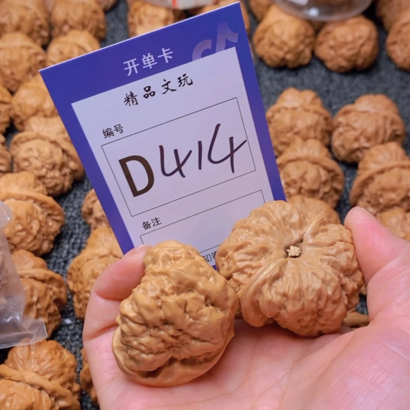 【闪购商品】桃核吊坠W****j这首单曲真的很不错